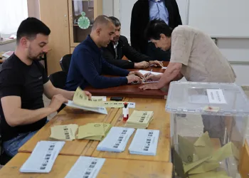 Seçmenler tekrardan sandık başında