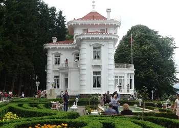 Atatürk Köşkü ziyaretçi akınına uğradı
