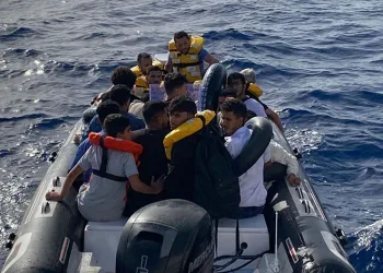 Kuşadası’nda 17 düzensiz göçmen yakalandı