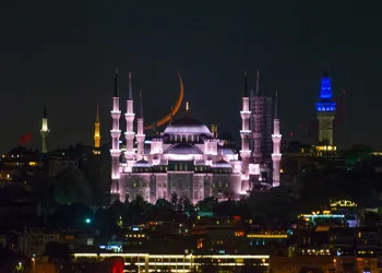 Hilal, Sultanahmet Camii ile buluştu