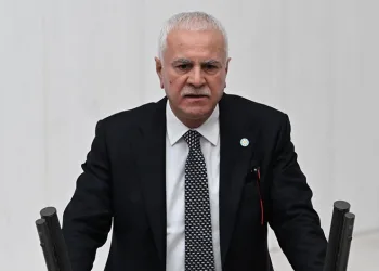 Koray Aydın partisinden istifa etti