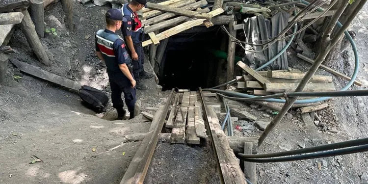 Ruhsatsız işletilen maden ocaklarına operasyon