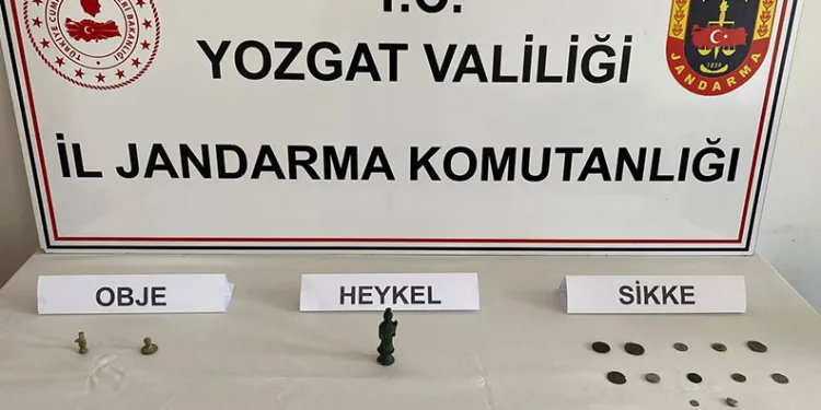 15 tarihi eser ele geçirildi