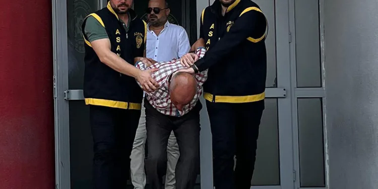 Öldürdüğü arkadaşının telefonunu kullansın diye oğluna verdi