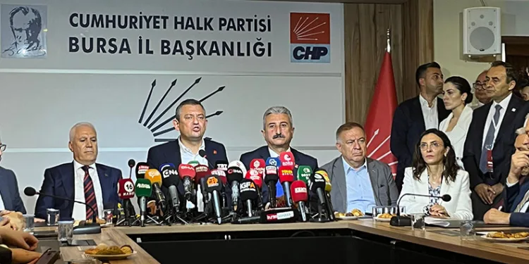 Özgür Özel: ‘CHP iktidar olduğunda bir sıfır atacağız’