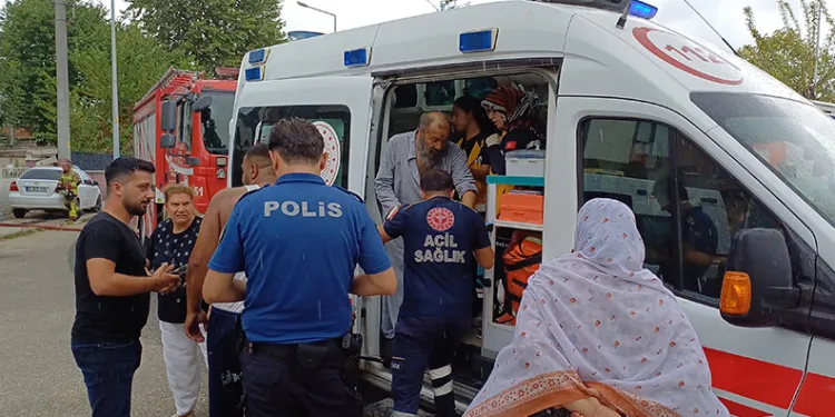 İki katlı evde yangın: 2’si çocuk 5 kişi hastanelik oldu