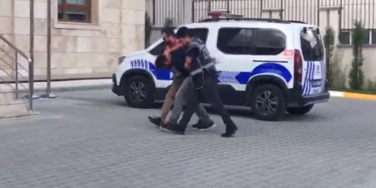 Sultanbeyli’de baba ile engelli oğluna bijon anahtarıyla saldıran şüpheli yakalandı