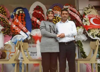 Boşanma aşamasındaki eşini sokak ortasında öldürdü