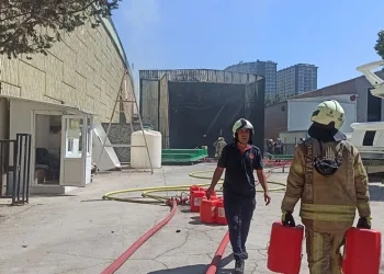 Tuzla’da yat imalathanesinde yangın çıktı