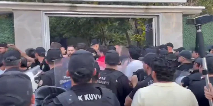 DEM Partililerin izinsiz gösterisine polis müdahalesi