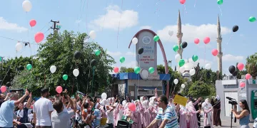 Filistin’de ölen çocuklar için gökyüzüne balon bıraktılar