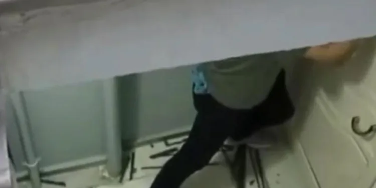 Kapısına dayandığı kiracısına dehşeti yaşattı