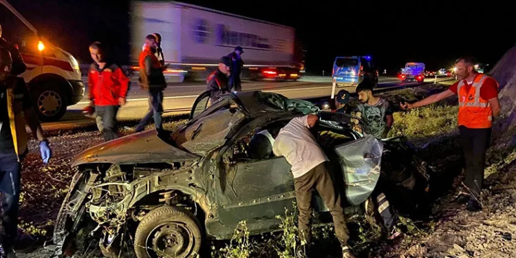 TEM’de feci kaza: 1 ölü, 2 yaralı