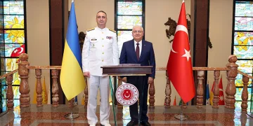 Bakan Güler, Ukrayna Deniz Kuvvetleri Komutanı Neizhpapa’yı kabul etti