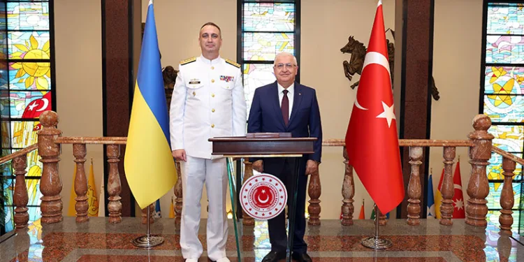 Bakan Güler, Ukrayna Deniz Kuvvetleri Komutanı Neizhpapa’yı kabul etti