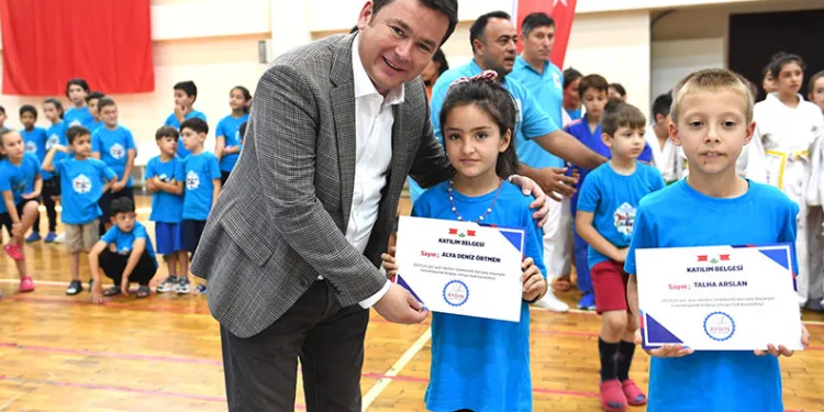 Genç judo ve taekwondocular sertifikalarını aldı