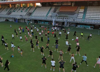 Nilüferliler zumba ile hem eğlendi hem spor yaptı