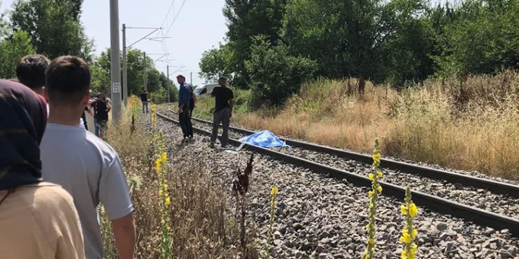 Kütahya’da yolcu treni çapa motoruna çarptı: 1 ölü