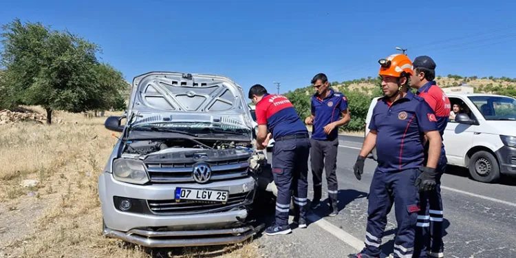 Mardin’de kamyonet ile hafif ticari araç çarpıştı: 2 yaralı