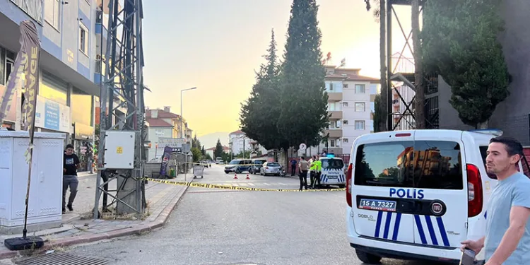 Burdur’da çıkan kavgada silahlar patladı: 2 yaralı