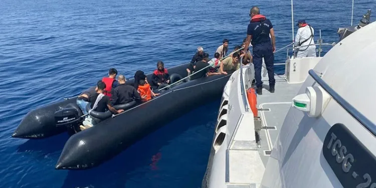 Ayvacık açıklarında 56 kaçak göçmen kurtarıldı