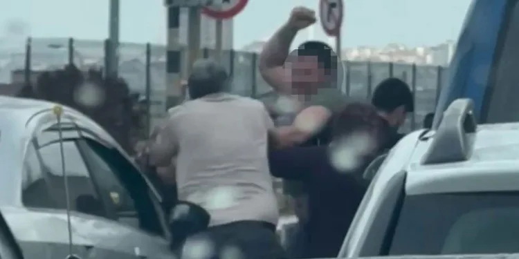 Yol verme kavgasında yumruklar konuştu