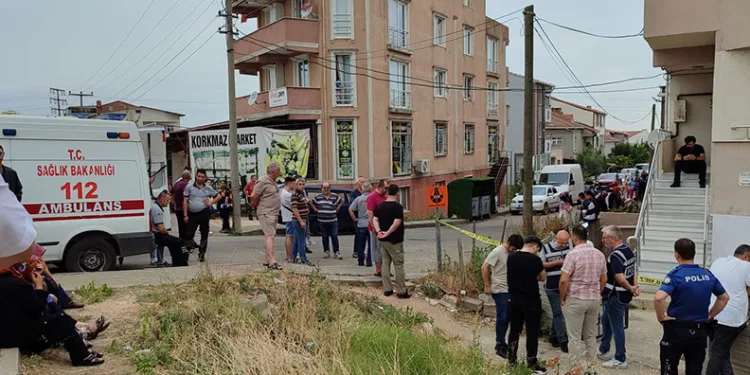 Eşini ve çocuğunu pompalı tüfekle öldürdü