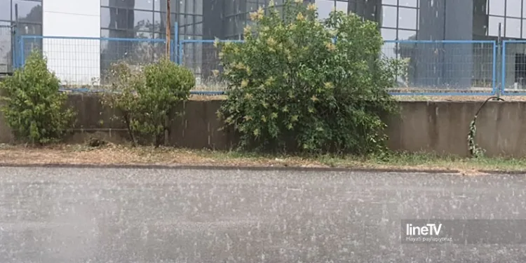 Bursa’da beklenen sağanak yağmur başladı