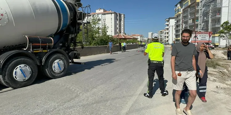 Beton mikserinin çarptığı bisiklet sürücüsü hayatını kaybetti