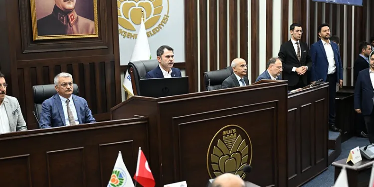 Bakan Bak’tan gençlere müjde