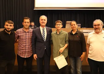 İnegöl’ün başarılı gençleri mecliste ağırlandı