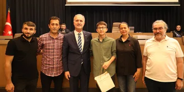 İnegöl’ün başarılı gençleri mecliste ağırlandı