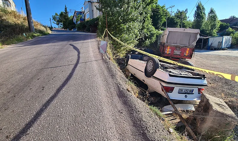 Otomobil şarampole devrildi, 2 yaralı