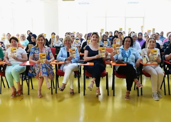 ‘Kadın Yazarıyla Buluşuyor’ projesinde ilk kitap dağıtıldı