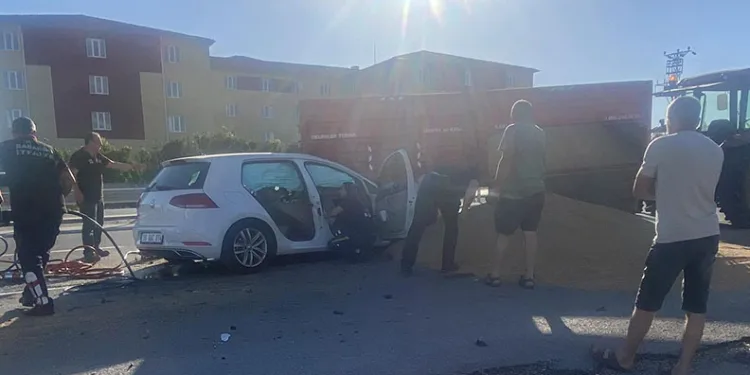 Babaeski’de otomobil ile traktör çarpıştı: 2 yaralı