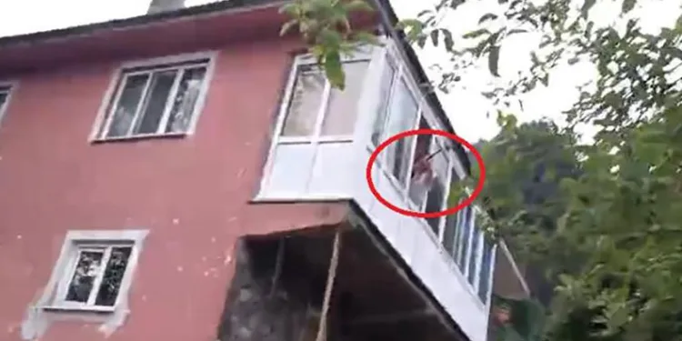 Elektriğini kesmeye gelen ekipleri tüfekle tehdit etti