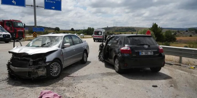 Kastamonu’da zincirleme trafik kazası: 1’i ağır, 2’si çocuk 12 yaralı