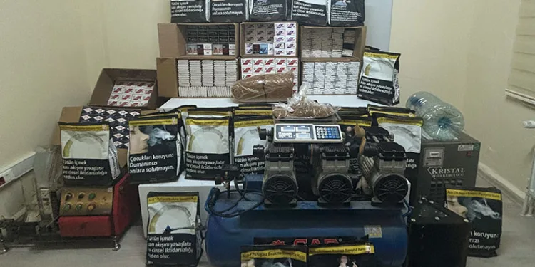 Kaçak sigara imalathanesi gibi market