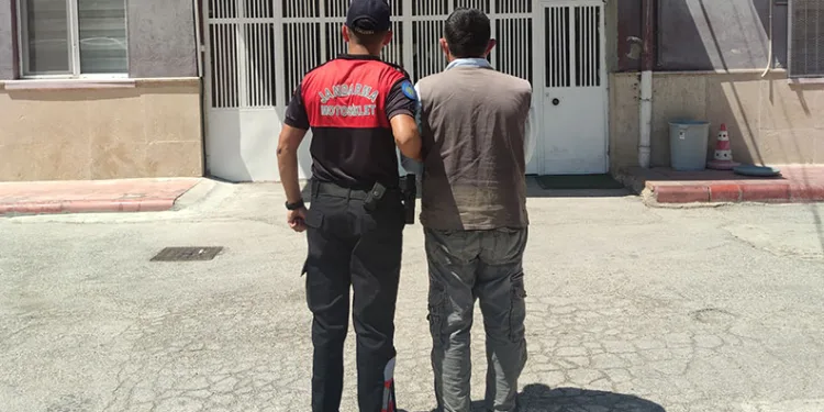Hırsızlık suçundan aranan şahıs yakalandı