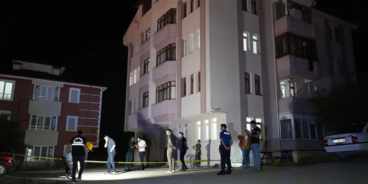 Komşular arasında silahlı kavga: 1’i ağır 3 yaralı