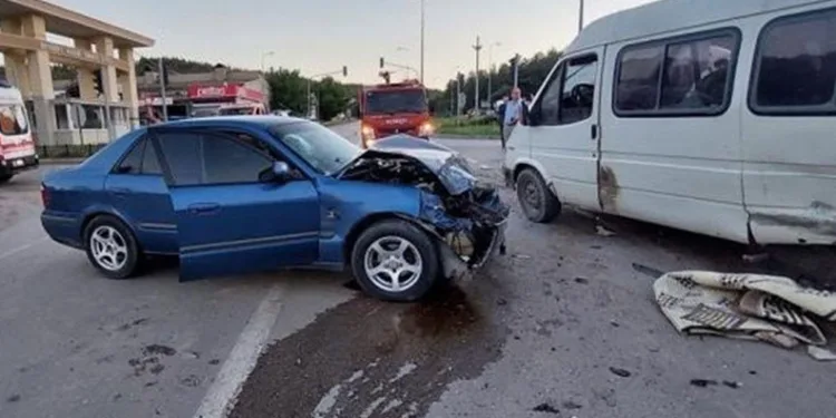 Sinop’ta trafik kazası: 2 yaralı