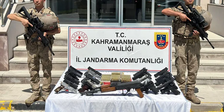 Cizre’de hafif ticari ve otomobil çarpıştı, çoban hayatını kaybetti