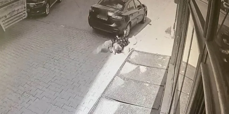 Konya’da geri manevra yapan otomobil kadına çarptı