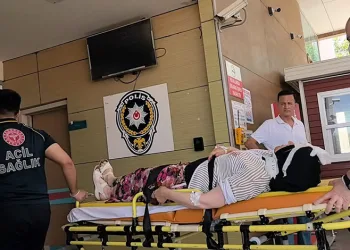 Bursa’da 2 otomobil kafa kafaya çarpıştı: 3 yaralı