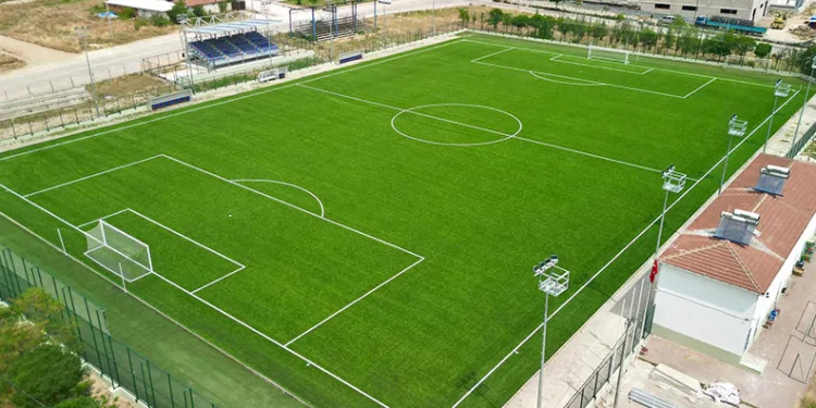 İnegöl Yeniceköy futbol sahası yenilendi