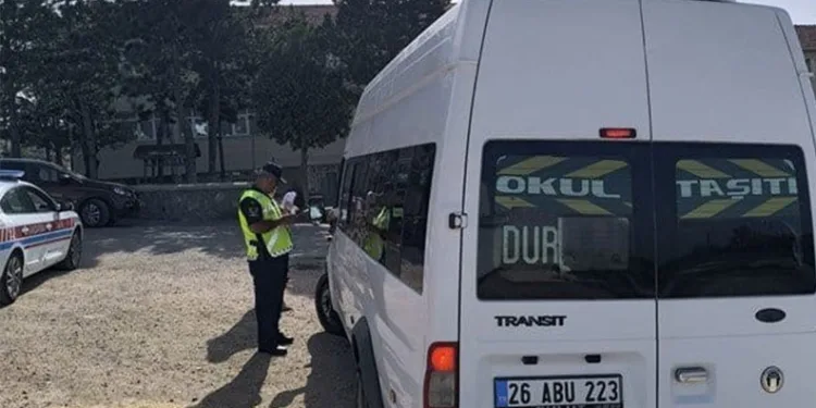 Jandarma ekipleri okul servislerini denetledi