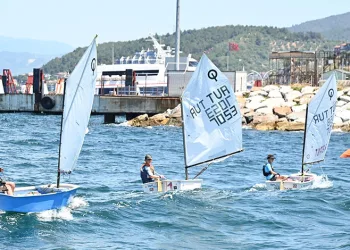 Bursa’da Kabotaj Bayramı’nda yelkenler yarışları nefes kesti