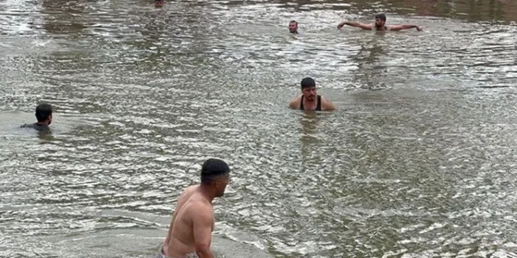 Gölete giren 3 kişi boğuldu