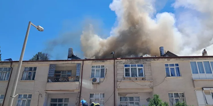 Karaman’da çatı yangını korkuttu