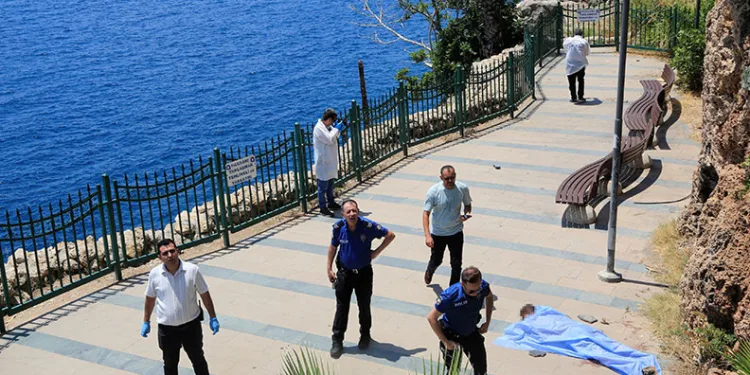 Kavga ettikten bir saat sonra cesedi bulundu, yaşadığı park mezarı oldu